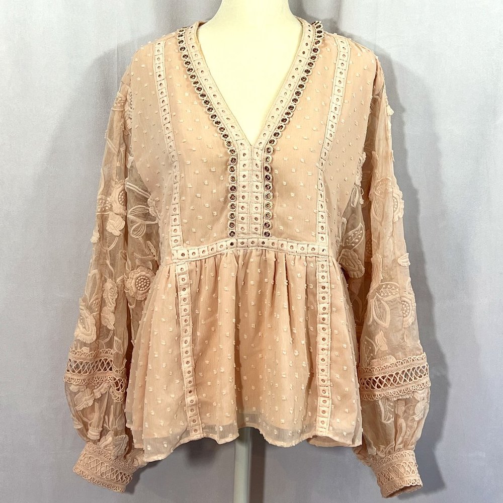 Gorgeous ALLISON New York Floral Embroidered Blouse in Blush Size Medium